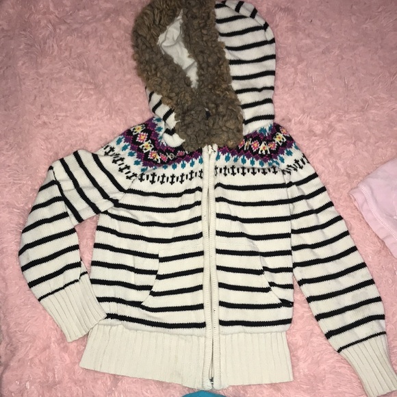 Girls 4T bundle - Picture 2 of 6